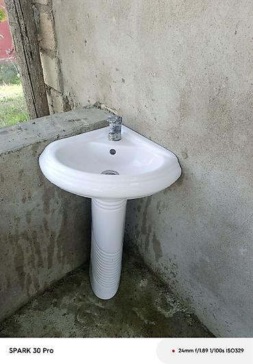 forma sifarişi: Künc tipli ayaqlı lavabo - Dizayn: Üçbucaq/künc forması, dar məkanlar — 4