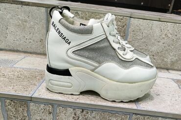 Krossovka ve ketlər: Nike, Ölçü: 37, rəng - Ağ, İşlənmiş