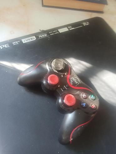2.4g wireless controller gamepad: Məhsul: Simsiz oyun pulti Xüsusiyyətlər: - Rəng: qara-qırmızı - — 3