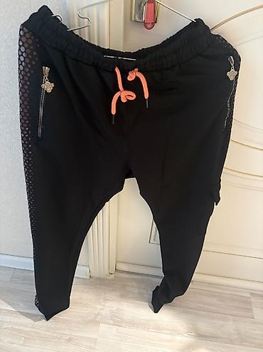 oversize şalvar: Qara kargo şalvar. Boy 150-160 uyğun. Ölçü M, L uyğun. Çatdırılma — 1