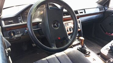 дешовые машина: Mercedes-Benz 220: 1990 г., 0.2 л, Механика, Бензин, Седан