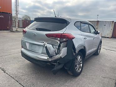 tesla model 3: Hyundai Tucson: 2 l | 2017 il Krossover — 2