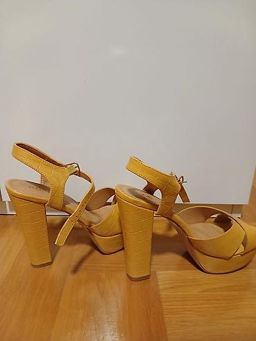 aro obuca: Ženske sandale na platformu i visoku blok štiklu, brend KOMER. Boja — 2