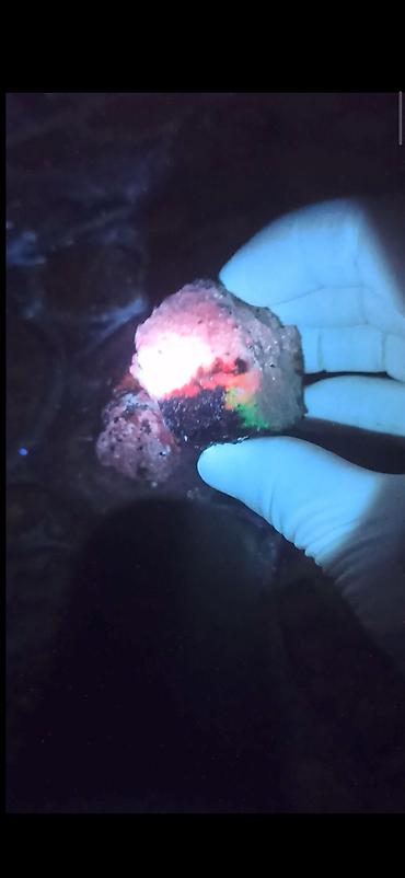 s150 satışı: Uv Rəngli Floresan Qeyri-Adi Təbii Daş Satılır 💎 Kolleksionerlərin — 2