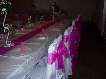 Organizacija događaja: Prodajem 300 komada elegantne bele navlake za stolice.
Tel — 5