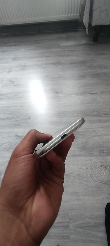 iphone 8 plus ekran: Samsung Galaxy J3 2016, 16 GB, rəng - Ağ, Qırıq, Sensor — 1