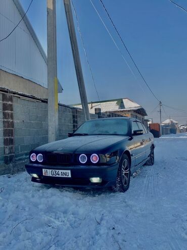 опель вектра с: Черный седан BMW 5 серии (E34) с характерными круглыми фарами, которые