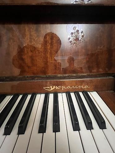 sumqa: Upright piano – “Украина” (Ukraina) markası - Korpus: laklı təbii — 1