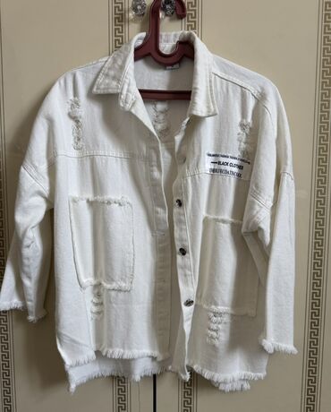 длинные женские кофты: Ağ rəngli oversize cins köynək/jaket. - Material: qalın denim tipli