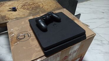 sony playstation 3 цена: Продается сони 4 Слим в комплекте 2 джойстика и диск цена договорная