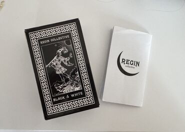 Qaşıqlar: Regin Collective tərəfindən hazırlanmış qara və ağ rəngli tarot