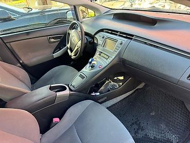 форанер 2010: Toyota Prius: 2012 г., Гибрид, Хэтчбэк — 4