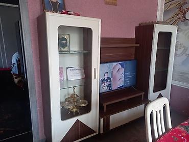 Qonaq otağı üçün vitrinli TV stendi dəsti ünvan saray - Kompozisiya lalafo.az -da Qonaq otağı üçün vitrinli TV stendi dəsti ünvan saray - Kompozisiya