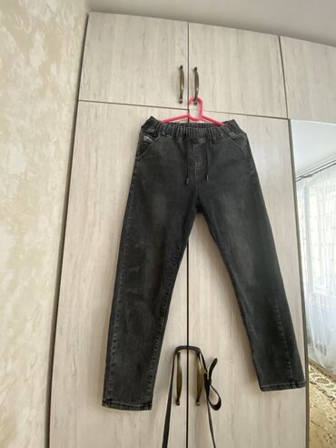 расклешенные джинсы мужские: Жынсылар түсү - Кара