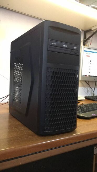 Desktop računari i radne stanice: Desktop lep i stabilan amd masina 100% ispravan procesor amd sempron — 5