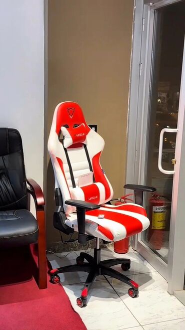 Ofis və oyun kresloları: Yeni, Təkərli, Qolları tənzimlənir, Dəri — 12