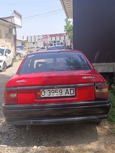 Opel: Opel Vectra: 1993 г., 1.5 л, Механика, Бензин, Седан