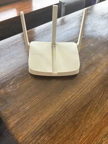 wi fi роутер карманный: Продаю роутер. Б/у рабочий mercury. Цена 500 сом