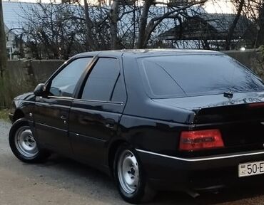 pejo 405: Peugeot 405: 1.6 l | 2020 il | 150000 km Sedan