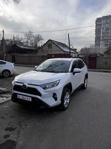 Toyota: Toyota RAV4: 2021 г., 2 л, Вариатор, Бензин, Кроссовер — 3