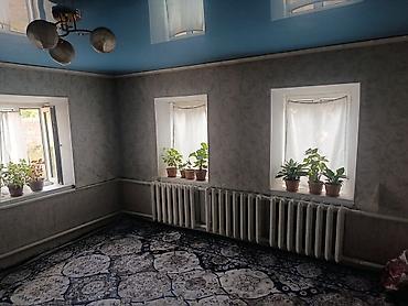 Продажа коттеджей и домов: Продаётся частный дом с двором. в городе Кара Балта улица — 5
