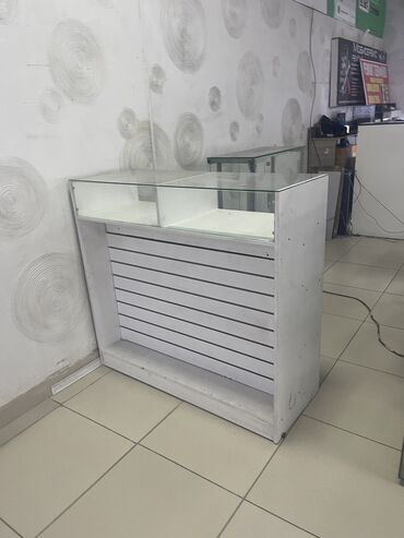 Витрины: Витрины стеллажи — 4