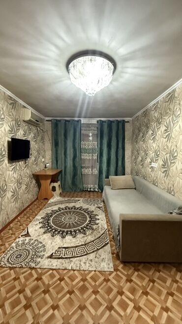 срочно продаётся 1 комнатная квартира в районе шлагбаум по улице кенсуйская 17 пересекает интергельпо ориентировочно парк фучика: 2 бөлмө, Менчик ээси, Чогуу жашоо менен