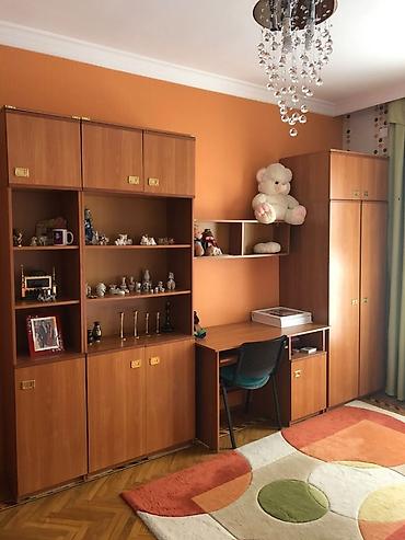 Uşaq/yeniyetmə otağı üçün tam mebel dəsti Tərkibi: - Kitab rəfli şkaf