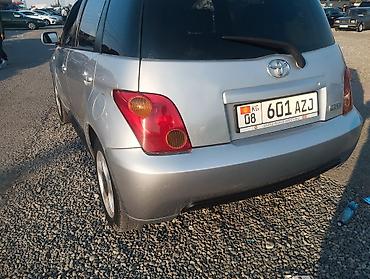 сут машине: Toyota Ist: 2003 г., 1.3 л, Автомат, Бензин, Хетчбек — 4
