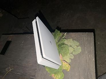 dualshock 5: PlayStation 4 Slim (ağ rəng) 500 GB - Kompakt və səs-küyü az olan — 3