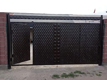 Продажа коттеджей и домов: Продаётся дом в Кара Балте. Барачного типа с закрытым двором.Адрес — 1