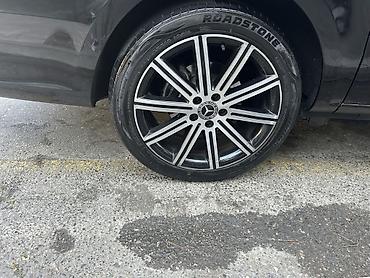 w211 disk: Mercedes-Benz orijinal V klasinvita vianonun ustunda galan R19 diski — 2