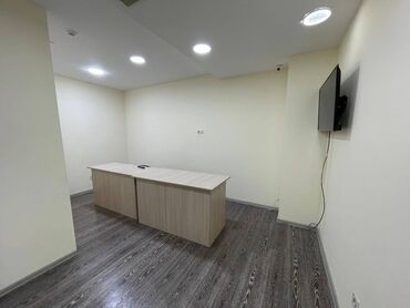 Ofislər: Xətai metrosunun arxasında, metroya piyada 7-8 dəqiqəlik məsafədə, 16 — 10