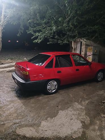 daewoo nexia 2005: Qırmızı rəngli Daewoo Nexia sedan. Avtomobil 4 qapılı kuzova — 1