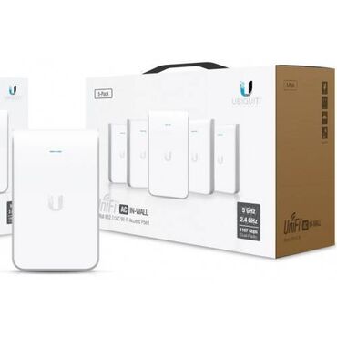 Masaüstü kompüterlər və iş stansiyaları: Ubiquiti UniFi AC In-Wall . Indoor tipli dualband access point