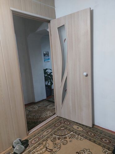 Продажа домов: Продаю дом с мебелью, двор на 2 машины, участок 8 соток. Внутри дома — 8