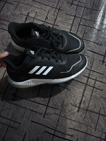 шлепки 39 размер: Эркектердин кроссовкасы, 42, Adidas, Колдонулган, түсү - Кара, Акылуу жеткирүү