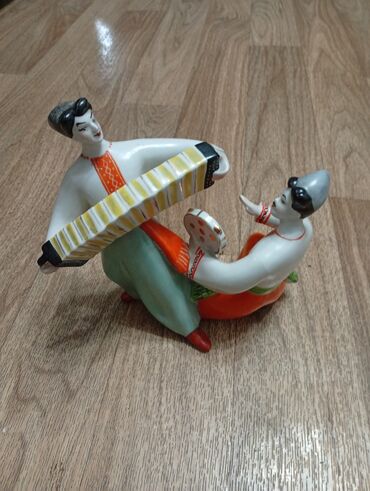 Статуэтки: Статуэтки — 1