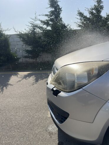 Opel: Opel Astra H – 5 qapılı hetçbek, gümüşü rəng. - Kuzov: kompakt — 7