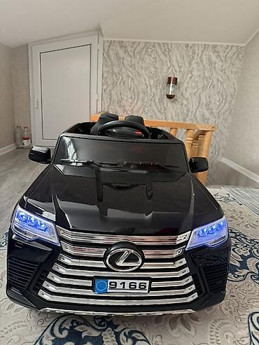 машинка детская: Uşaq üçün elektrikli miniatür avtomobil – Lexus dizaynlı, qara rəng — 2