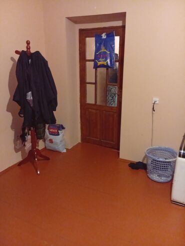 Otaqların günlük kirayəsi: 3 otaqlı həyət evi - Kiçik, qapalı həyətyanı sahəsi və dəmir hasar - — 10