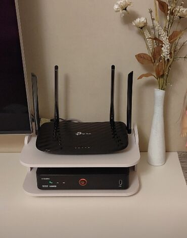 Modemlər və şəbəkə avadanlıqları: Mini Polka Modem uçun.
material PVH.
Ag rengi