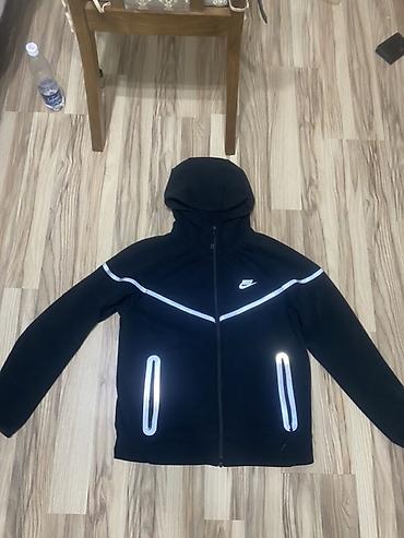 Nike — мужская/подростковая куртка-ветровка с капюшоном - Цвет at lalafo.kg Nike — мужская/подростковая куртка-ветровка с капюшоном - Цвет