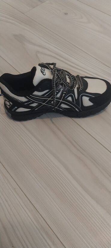 Tərliklər: ASICS GEL-Kahana 8 unisex idman ayaqqabısı - Rəng: qara/ağ, kontrast