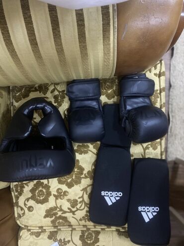купить шлем для мотоцикла бу: Boks/MMA ləvazimatları dəsti Razılaşmağ yolu ilə - Venum markalı