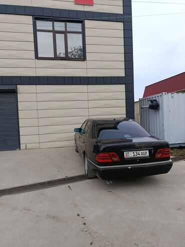 цена домкрата для легкового автомобиля: Mercedes-Benz E-Class: 1997 г., Седан