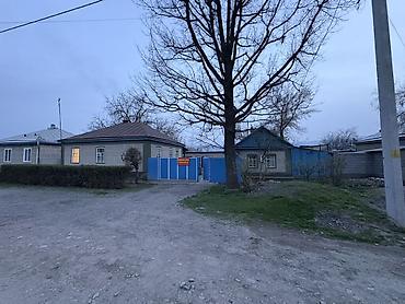 уй сатып алам бишкек: Продаётся жилой дом с закрытым двором и синими распашными воротами — 1