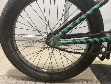 velosipedi bmx: Продаю bmx в отличном состоянии, зеленого цвета, минусов нет