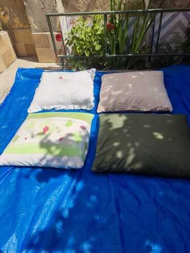 4 kilodur. qaz və toyuq tukunun qarışığıdır.70 in 70 dir. temizdir az