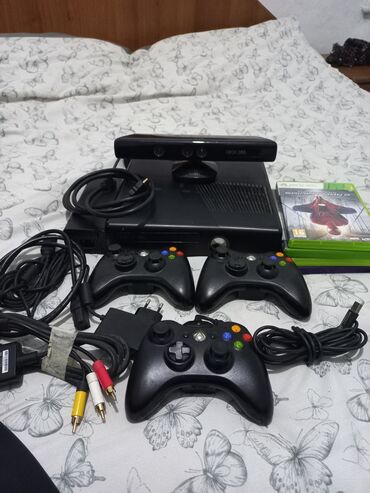 авто регистрации: Продаю XBOX 360 slim +kinnekt . 3 шт консоли. 4 шт игровых диска . В